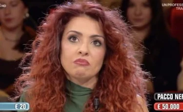 Affari Tuoi, Gemma lascia lo studio e parte l'insulto: "La peggiore di sempre"