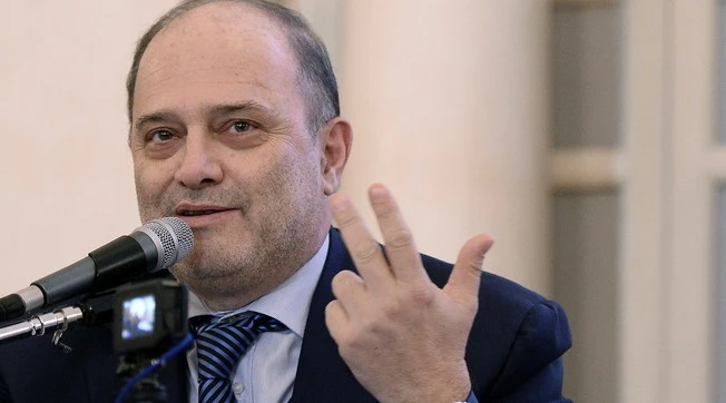 Coronavirus, il sospetto di Franco Bechis: "Conte chiude ancora le scuole perché teme un'escalation di contagi"