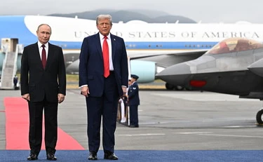 "Una trappola. Eravamo seduti lì come idioti": esplode il caso dopo il patto Trump-Putin
