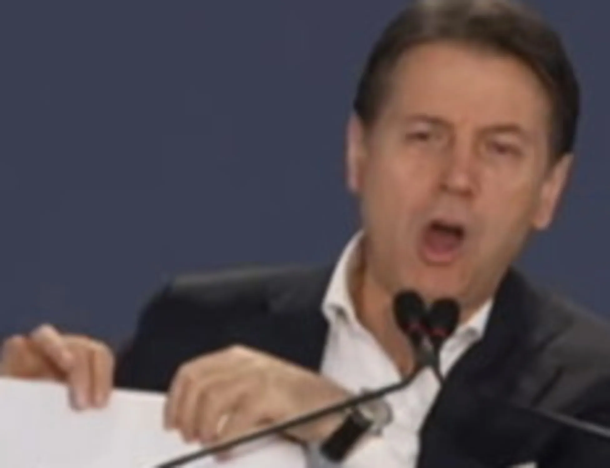 Leggi l'articolo: "Come si fa ad allearsi con loro?". Il video di Conte che Pina Picierno: occhio al gesto