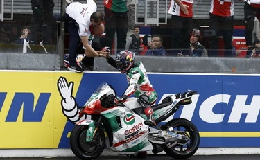 MotoGp, Zarco vince in Francia sul bagnato: Marc Marquez 2°, Bagnaia fuori da zona punti