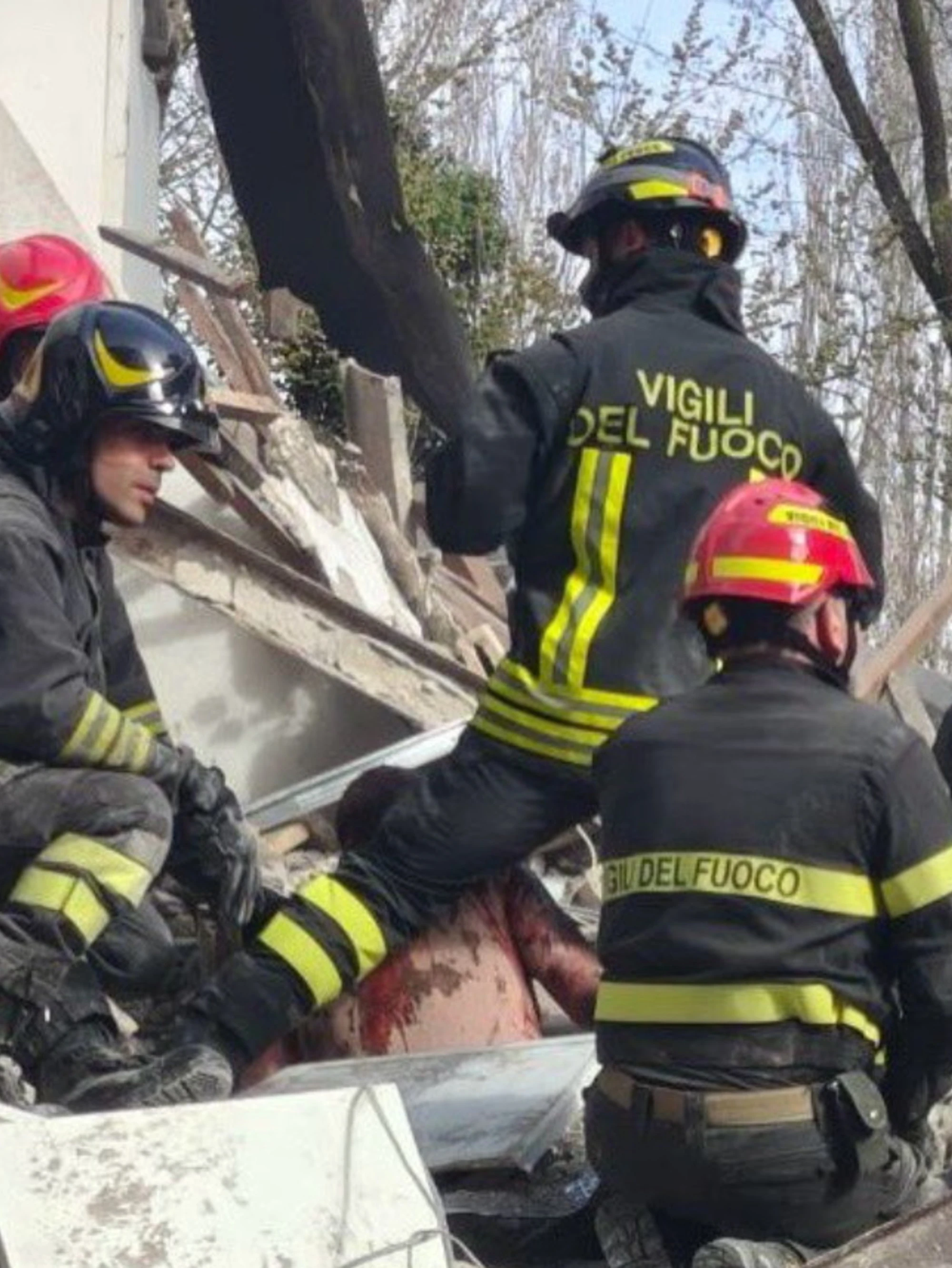 Roma, crolla una palazzina a Monteverde: "Come una bomba", ipotesi drammatica