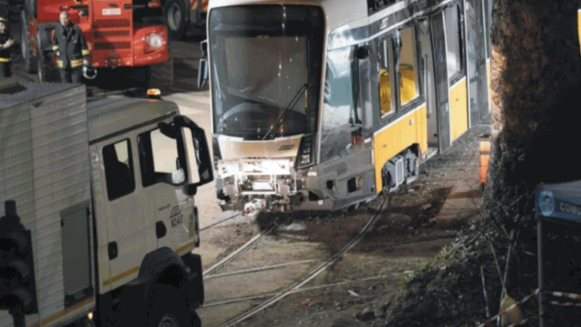Milano, tram deragliato: "Sono bastati 5 secondi": su cosa si indaga adesso