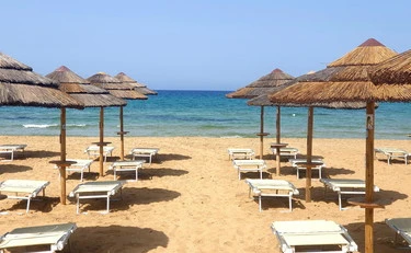 Estate, mare da sogno e hotel da 40 euro: ecco dove andare