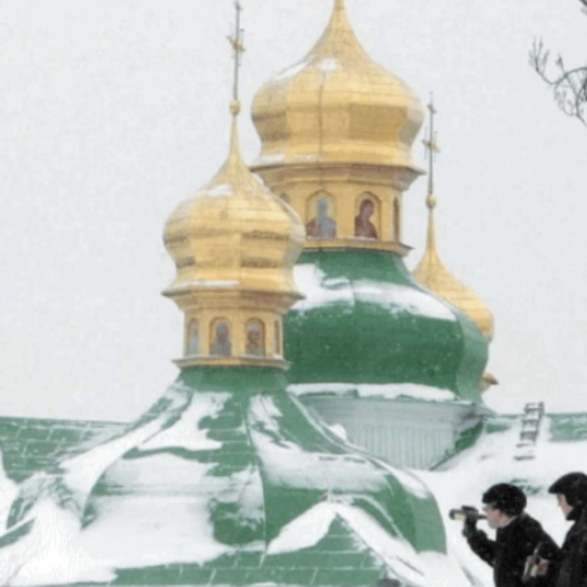 Putin bombarda la cattedrale: solo chi è agli sgoccioli profana i simboli della fede