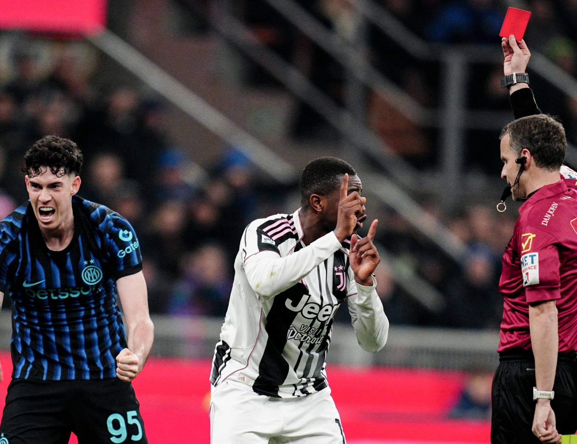 Inter-Juve, un turno di stop a La Penna? Furia dei tifosi: "La giustizia italiana..."