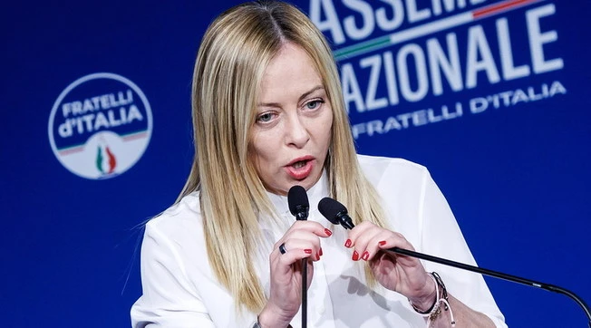 Giorgia Meloni travolge la sinistra: "Vergogna, finanzia l'Ong indagata"