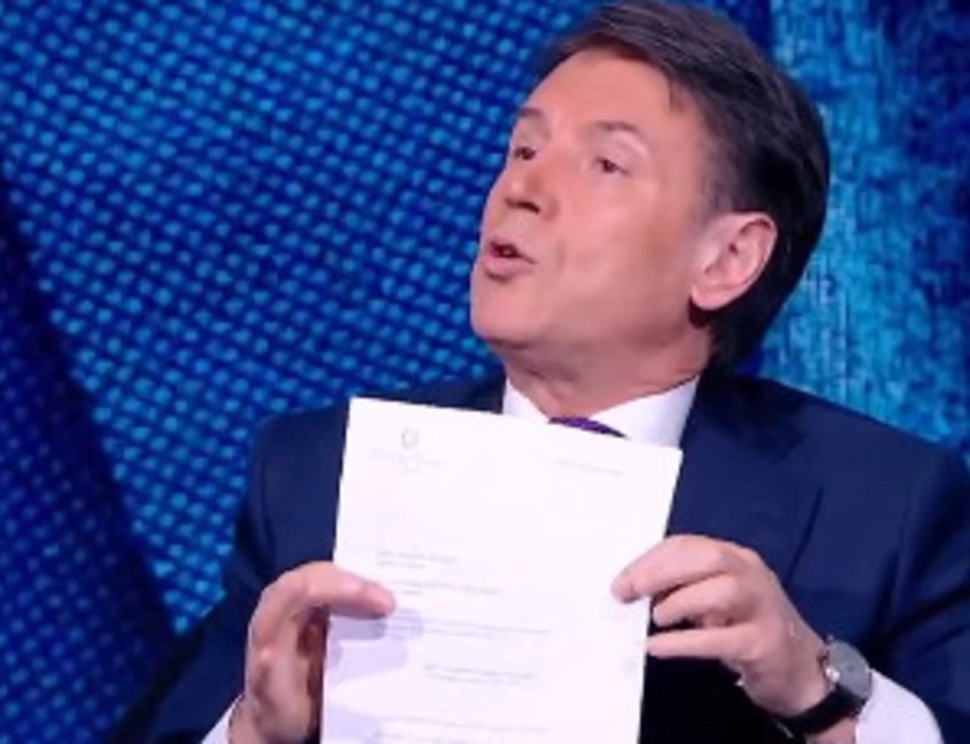 Giuseppe Conte, FdI lo spiana con un vecchio articolo: "Ma quale eroe?"