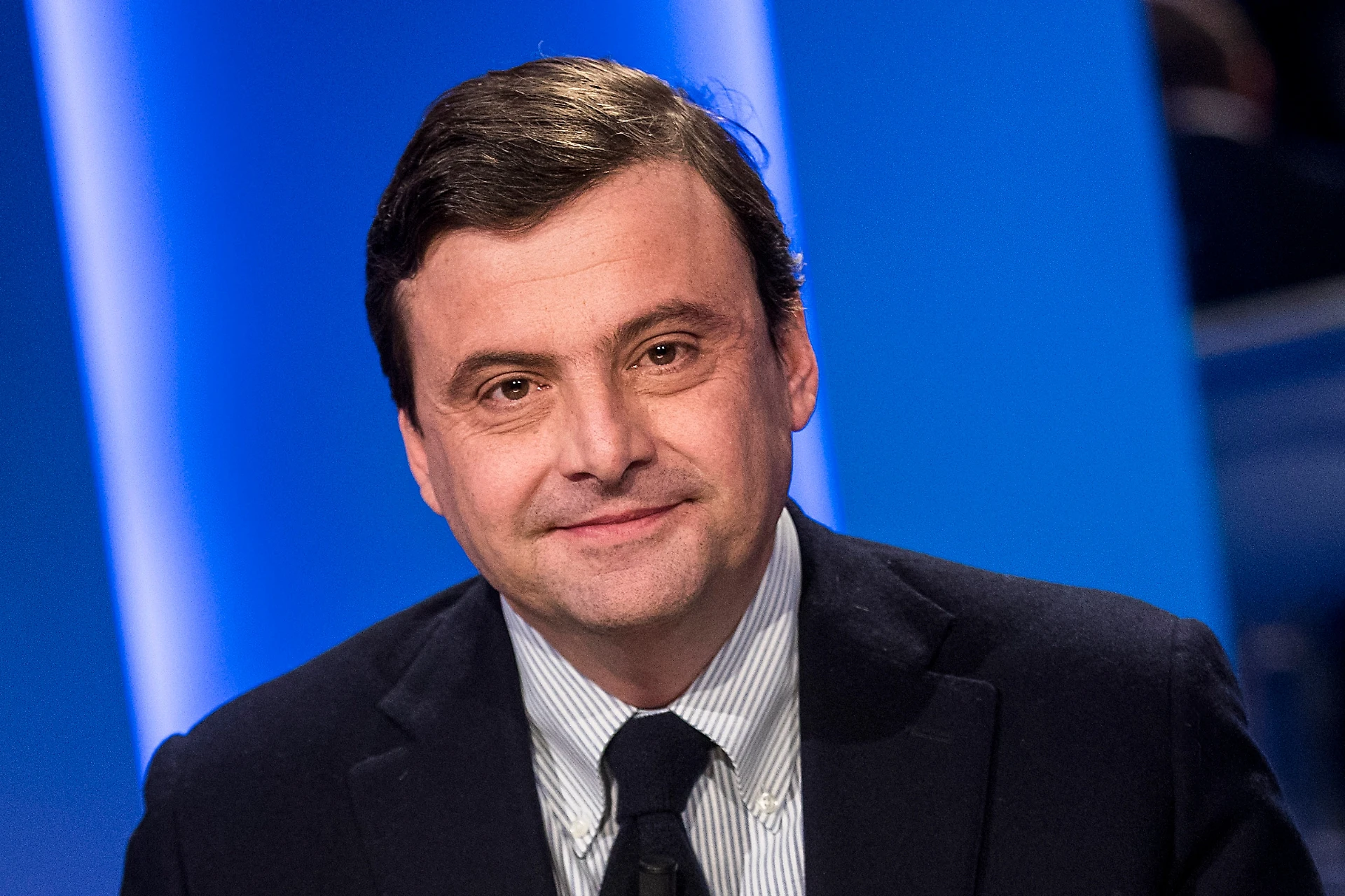 Carlo Calenda, il sondaggio sulla sua lista che polverizza Matteo Renzi e il Pd: "Puntiamo al 30%"