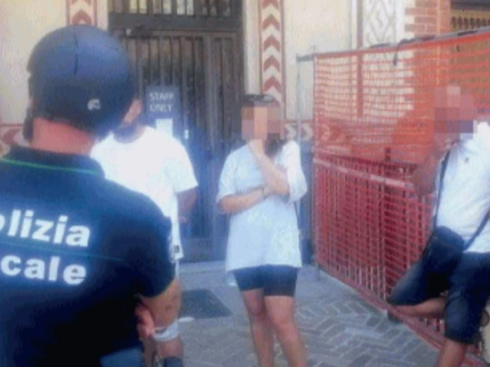 Il gioco "spenna turisti" dell’estate di piazza Castello