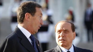 Silvio Berlusconi e Gianfranco Fini, dieci anni fa il "Che fai, mi cacci?" che distrusse un sodalizio