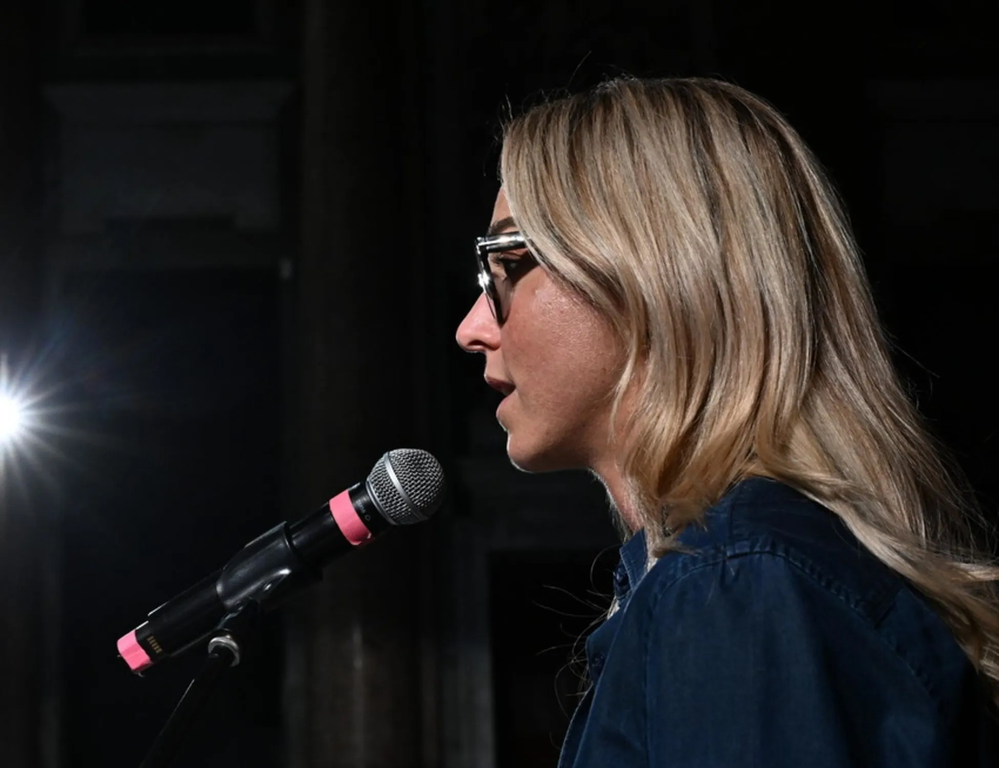 Leggi l'articolo: Silvia Salis fa riappendere a scuola lo striscione rimosso: il caso politico che scuote Genova