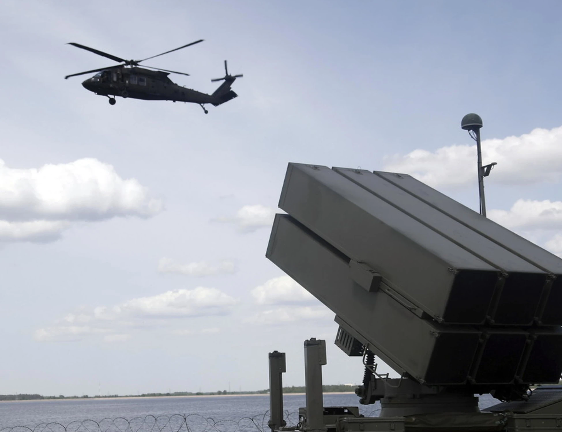 Nato, Mark Rutte d'accordo con Trump: "Abbattere gli aerei russi nel nostro spazio aereo"