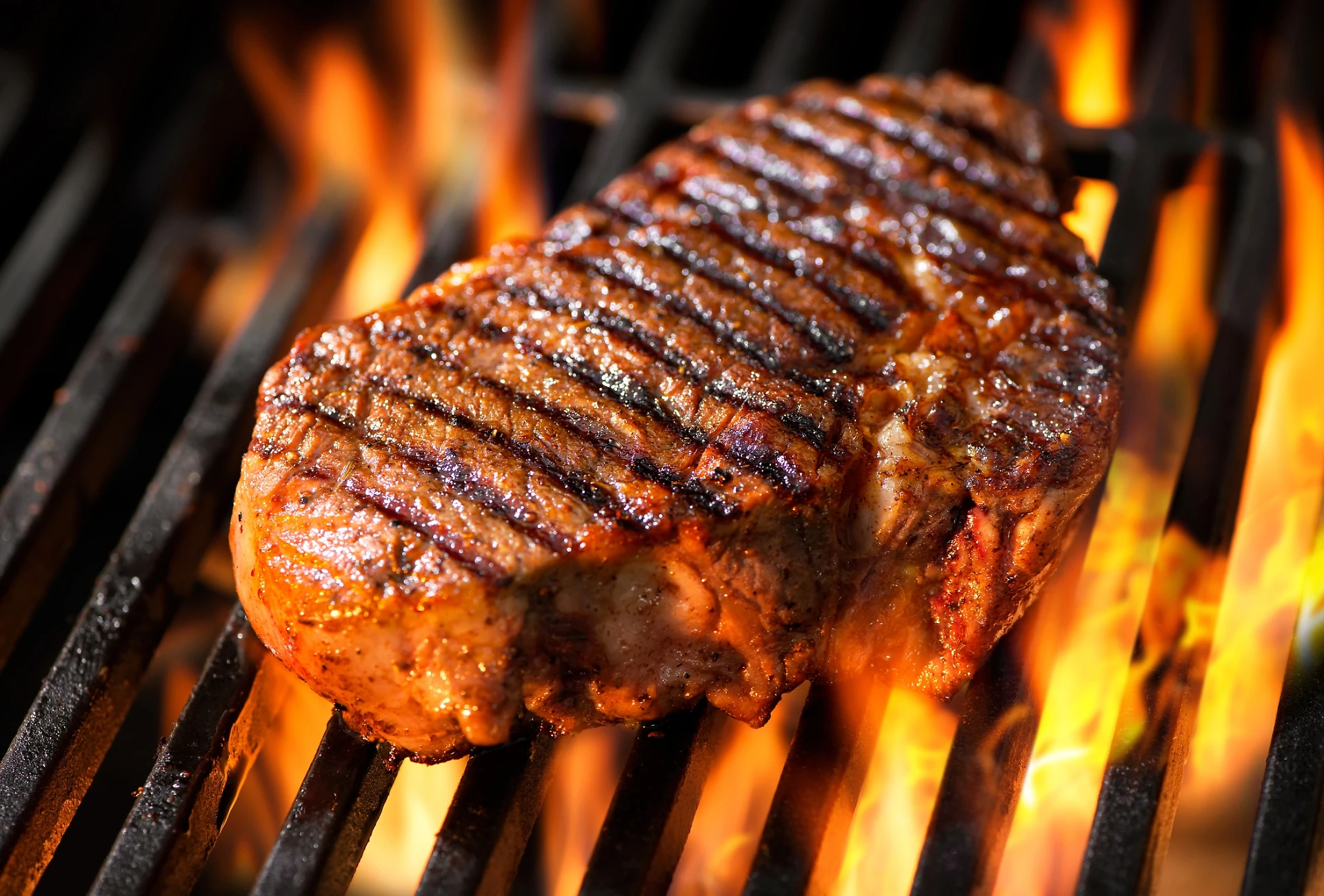 "La carne fa venire il tumore". Occhio, ricerca choc: tutta la verità sul legame tra le bistecche e il cancro