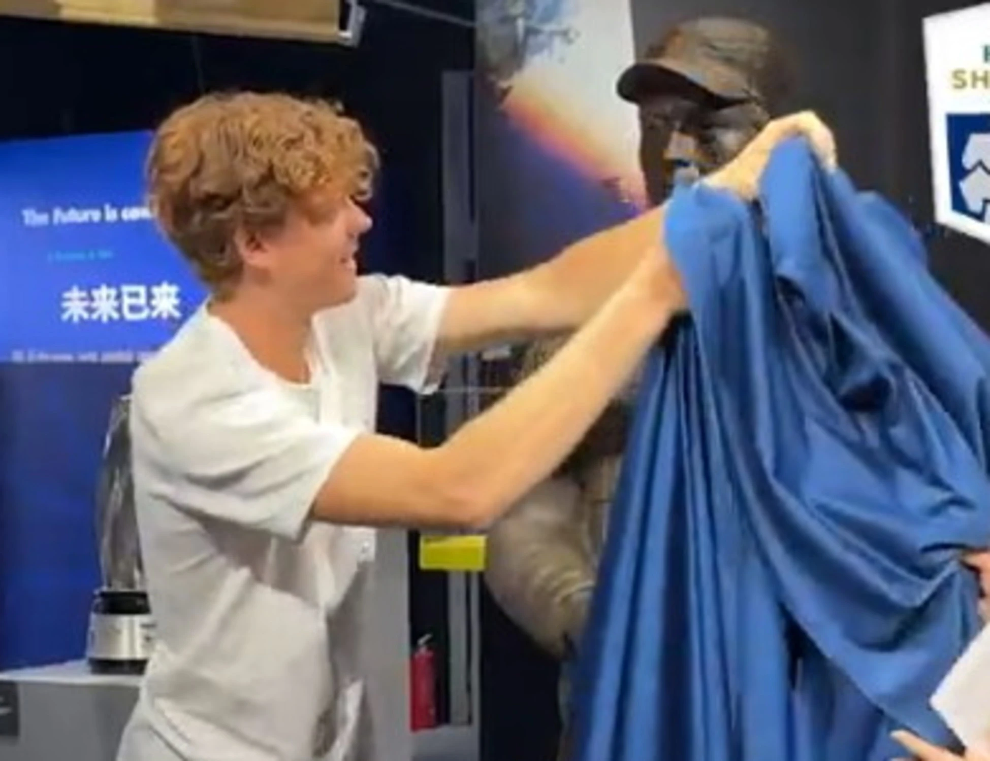 Jannik Sinner, la statua in Cina? Un obbrobrio: eccola