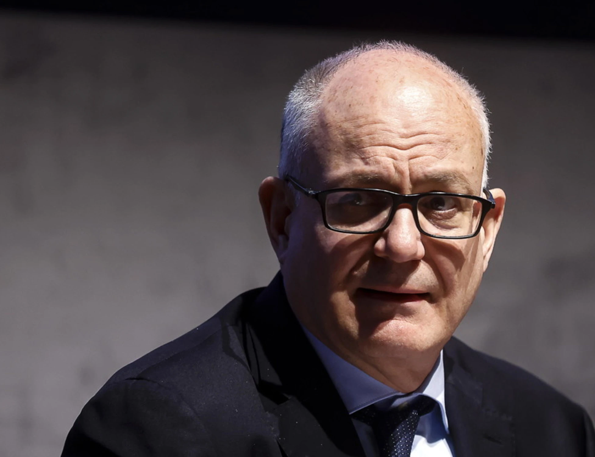 Roberto Gualtieri, "prendi un migrante in casa"? Rovinoso flop: solo 3 adesioni