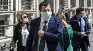 Matteo Salvini contro Conte: "Insulta Lega e Mentana, è un'ossessione. Pensi alle mascherine, e se non vuole il Mes..."