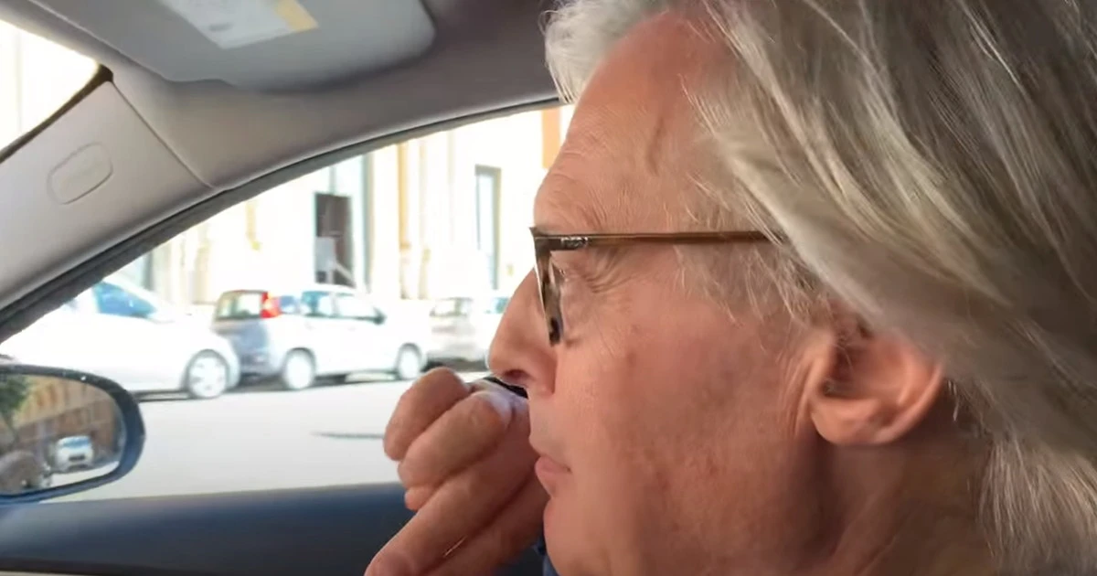 Coronavirus, Vittorio Sgarbi: "Morti e contagi, così un governo ridicolo e penoso ci ha ingannato"