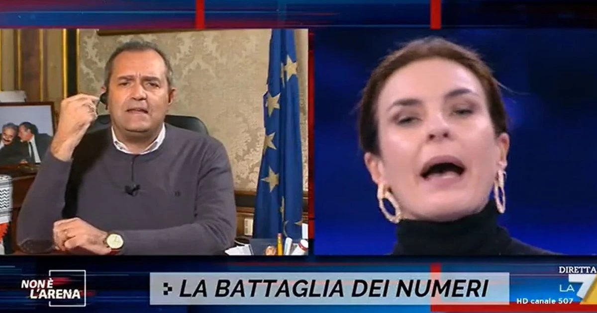 Non è l'Arena,  scontro tra Massimo Giletti e Alessandra Moretti: "Glie l'ha suggerito De Luca?". Veleno tra ex