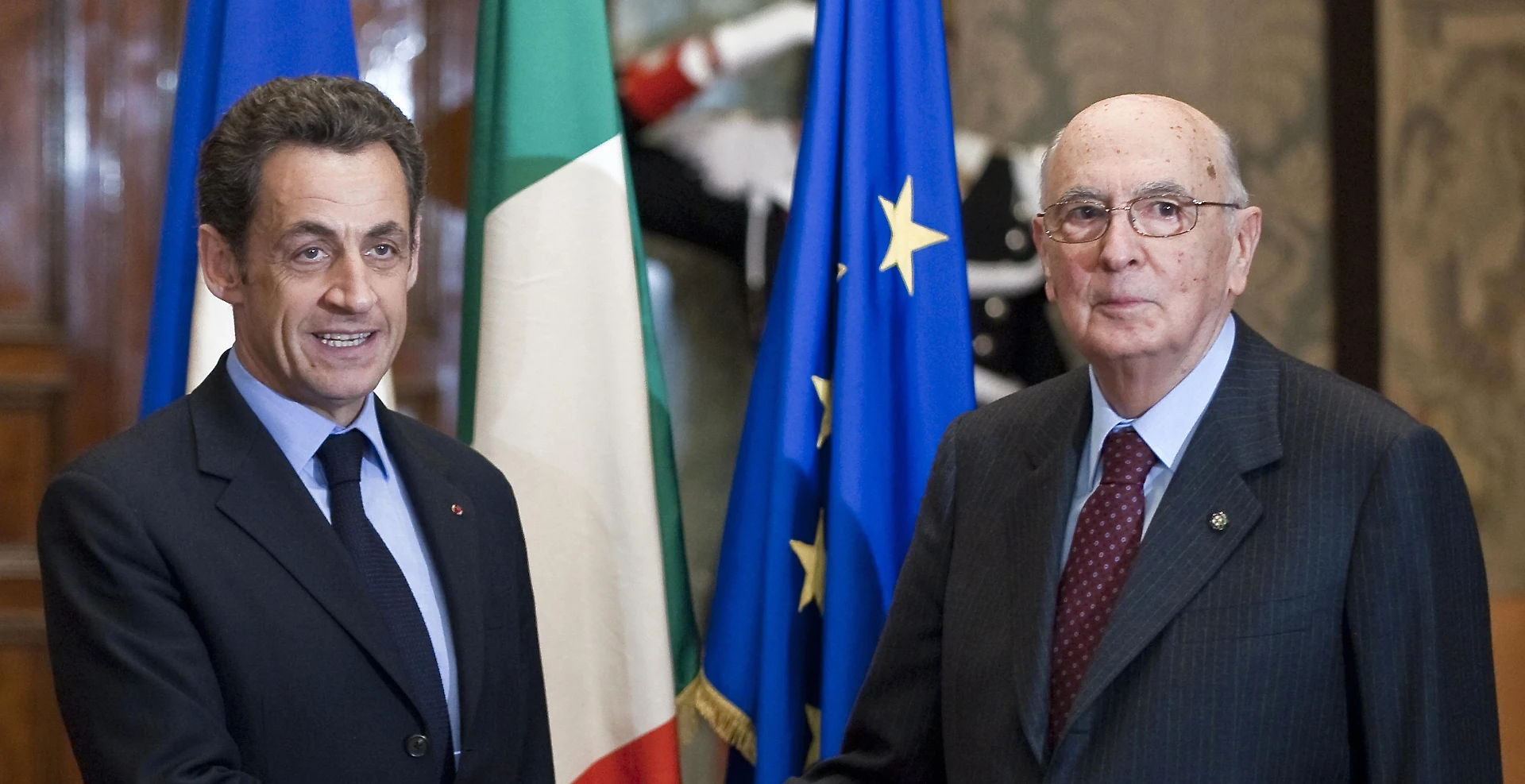 Giorgio Napolitano, il vergognoso silenzio dopo l&apos;arresto di Nicolas Sarkozy: cosa tace sugli attacchi in Libia