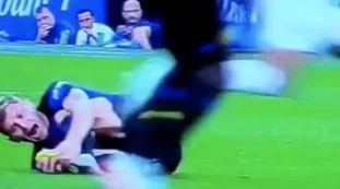 Inter, Barella travolto dagli insulti per un video: "Quale piede si tiene?"