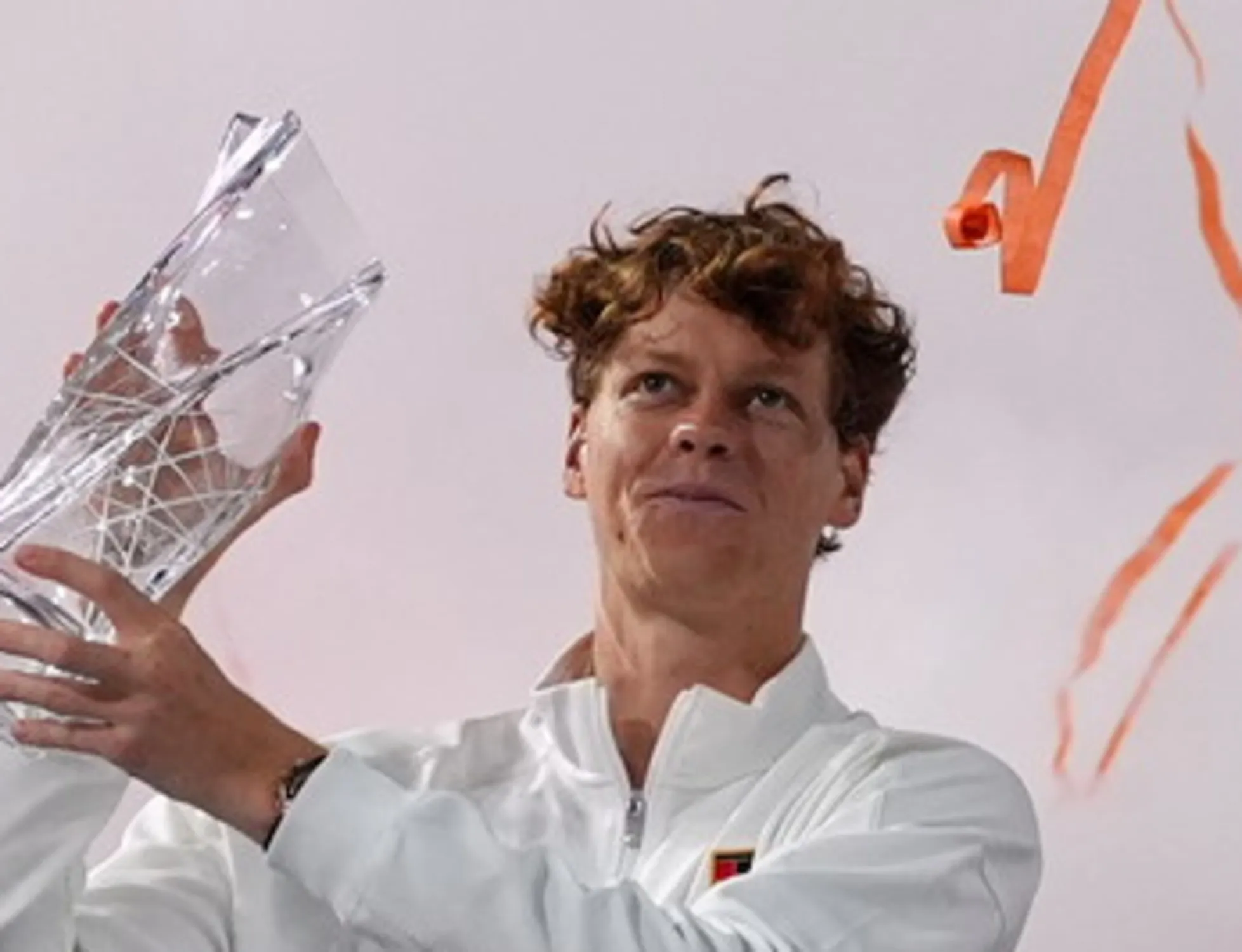 Leggi l'articolo: Jannik Sinner e il rituale del "bagno": roba da non credere