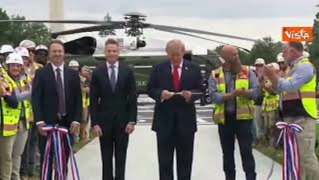 Trump inaugura il nuovo eliporto della Casa Bianca, ecco il taglio del nastro