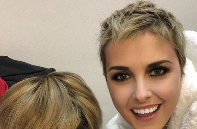 Nadia Toffa mostra una foto: "Ecco chi vuole prendere il mio posto alle Iene"