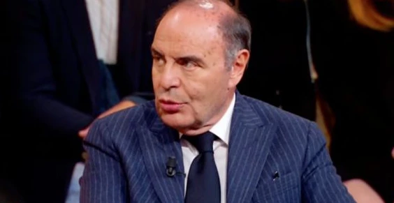 Bruno Vespa, il Fatto Quotidiano e la ridicola critica: "Come Berlusconi con la chioma nera alla Little Tony"