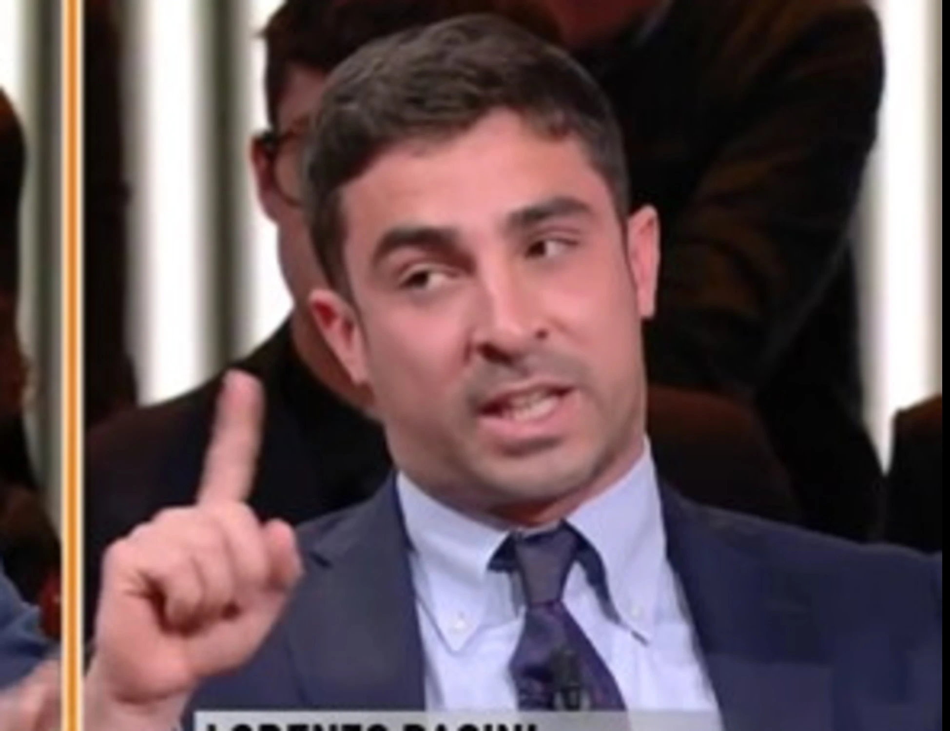 Dritto e rovescio, Benigni travolge il dem Pacini: "Te l'ho chiesto, rispondi!", ovazione in studio