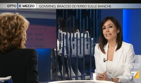 Otto e mezzo, Mara Carfagna ride in faccia a Lilli Gruber: "Posso dirlo? È un po' arretrata". Da godere