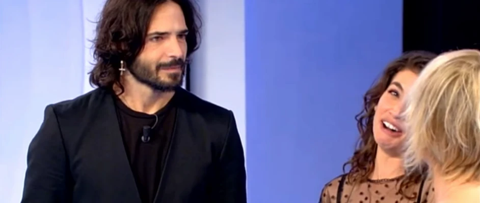 C'è posta per te, Marco Bocci in studio? Il raptus piccante di Laura Chiatti: occhio alla foto