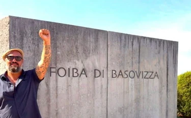 Trieste, foto-sfregio sulle foibe: "Ecco come si dialoga con Vannacci"