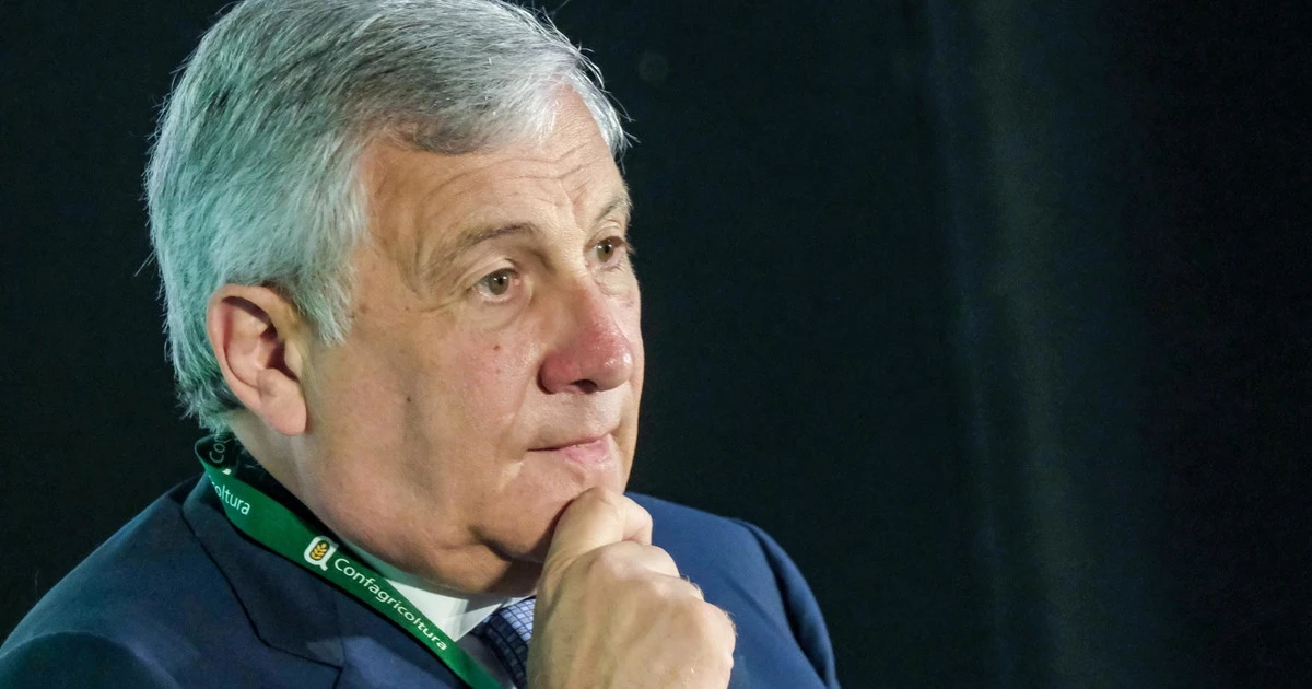 Forza Italia, Tajani eletto segretario. Ma c'è una grande assenza in platea