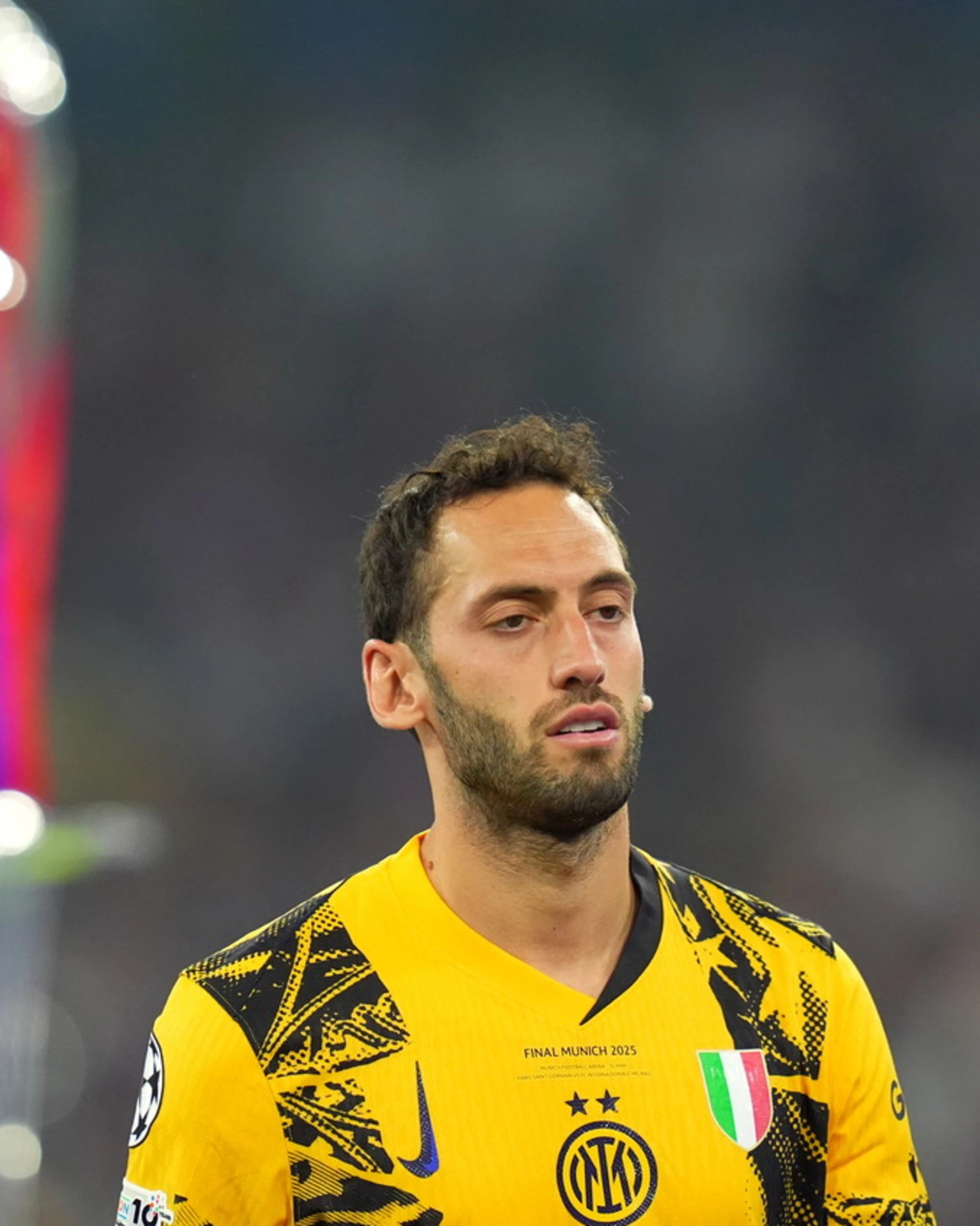 Calhanoglu verso Mourinho. Inter, ecco il sostituto: uno schiaffo al Milan