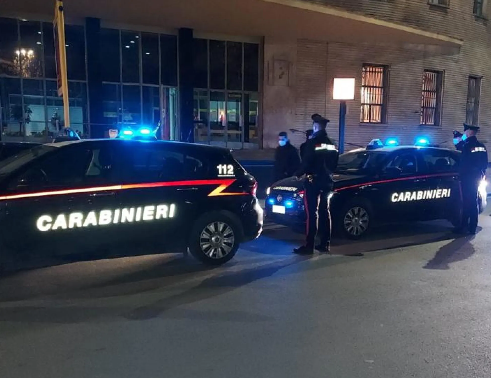 Leggi l'articolo: Roma choc, 22enne sequestrato e torturato: "Il cantante e l'attrice", i due vip sotto accusa