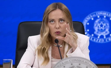 Bollo auto, Giorgia Meloni smonta la sinistra: "Non vale solo per il 2027"