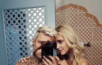 Chiara Ferragni, mini-slip in pizzo rosa: Fedez pubblica una foto piccantissima