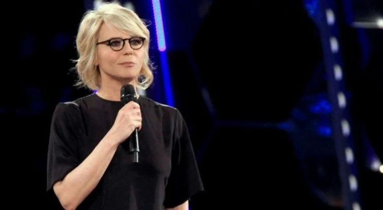 C'è posta per te, Maria De Filippi torna da gennaio e terrorizza la Rai: contro c'è Amadeus, un massacro
