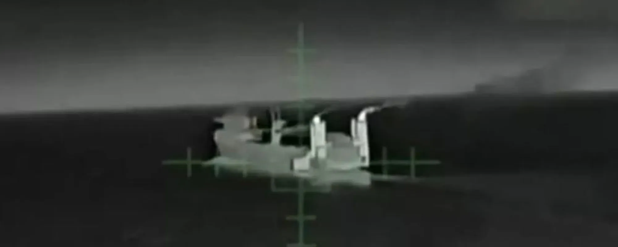 Droni ucraini sulla nave russa: pioggia di fuoco, <span style="color: rgb(153, 0, 0);">immagini forti</span>