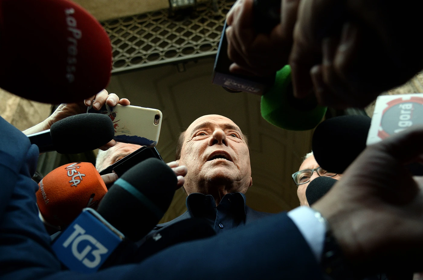 Silvio Berlusconi, uno scenario impensabile: Forza Italia con Pd e M5s, "sempre meglio del governo Travaglio"