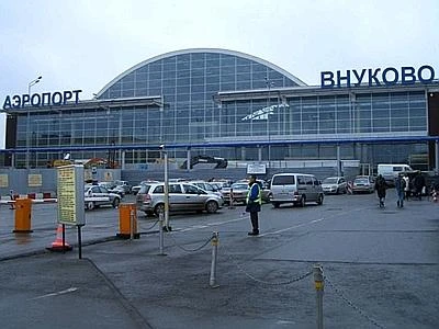 Mosca, aereo impatta su pista e si incendia Almeno quattro le vittime