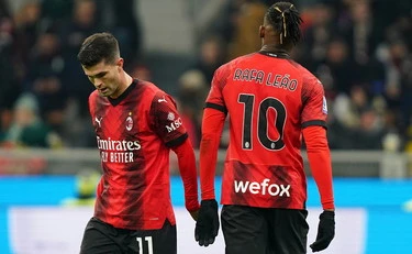 Leao e Pulisic, "cos'è successo nello spogliatoio Milan": Allegri costretto a intervenire