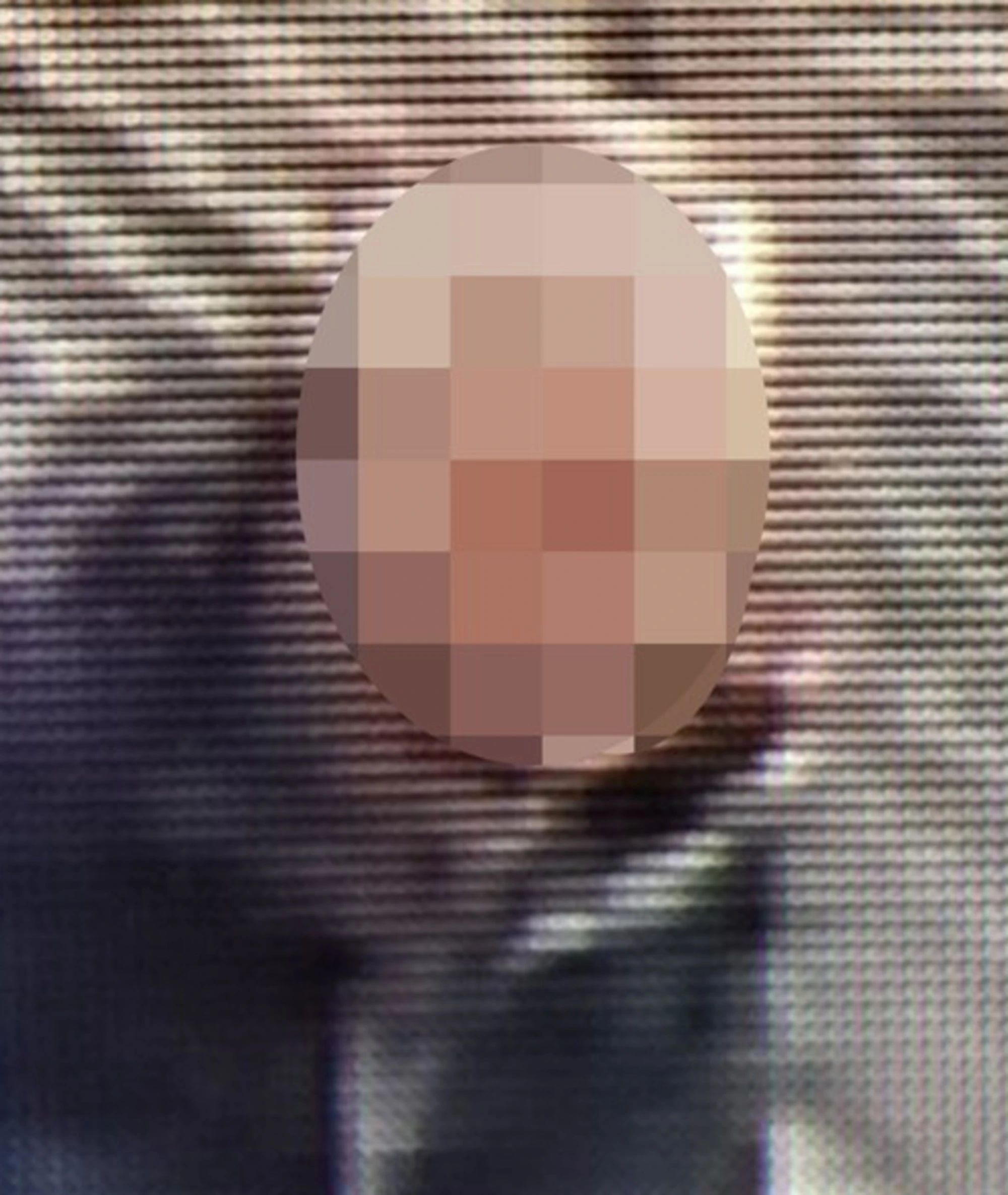 Milano, 43enne accoltellata: l'aggressore ripreso dalle telecamere, l'identikit