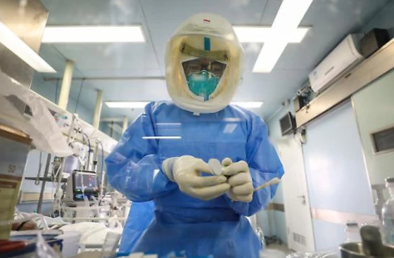 Coronavirus, "Roberto Burioni aveva capito tutto", la congiura: hanno nascosto il virus