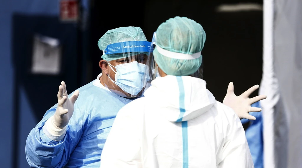Coronavirus, bollettino 26 febbraio: superati i 20mila contagi, raddoppiato il tasso di positività. È la terza ondata delle varianti