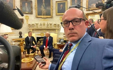 https://media.liberoquotidiano.it/IGM42DjnPjCF02V2udG2twfVVfimw6xyhnSyBQKzddA/width:800/quality:90/aW1hZ2VzLzIwMjYvMDgvMjYvMTYwNjAwMzMzLTFiYmEzNzU3LTBjNTAtNDQ4Mi05YjBjLTM5ZjJhYmEwM2I2Ni5qcGc.webp