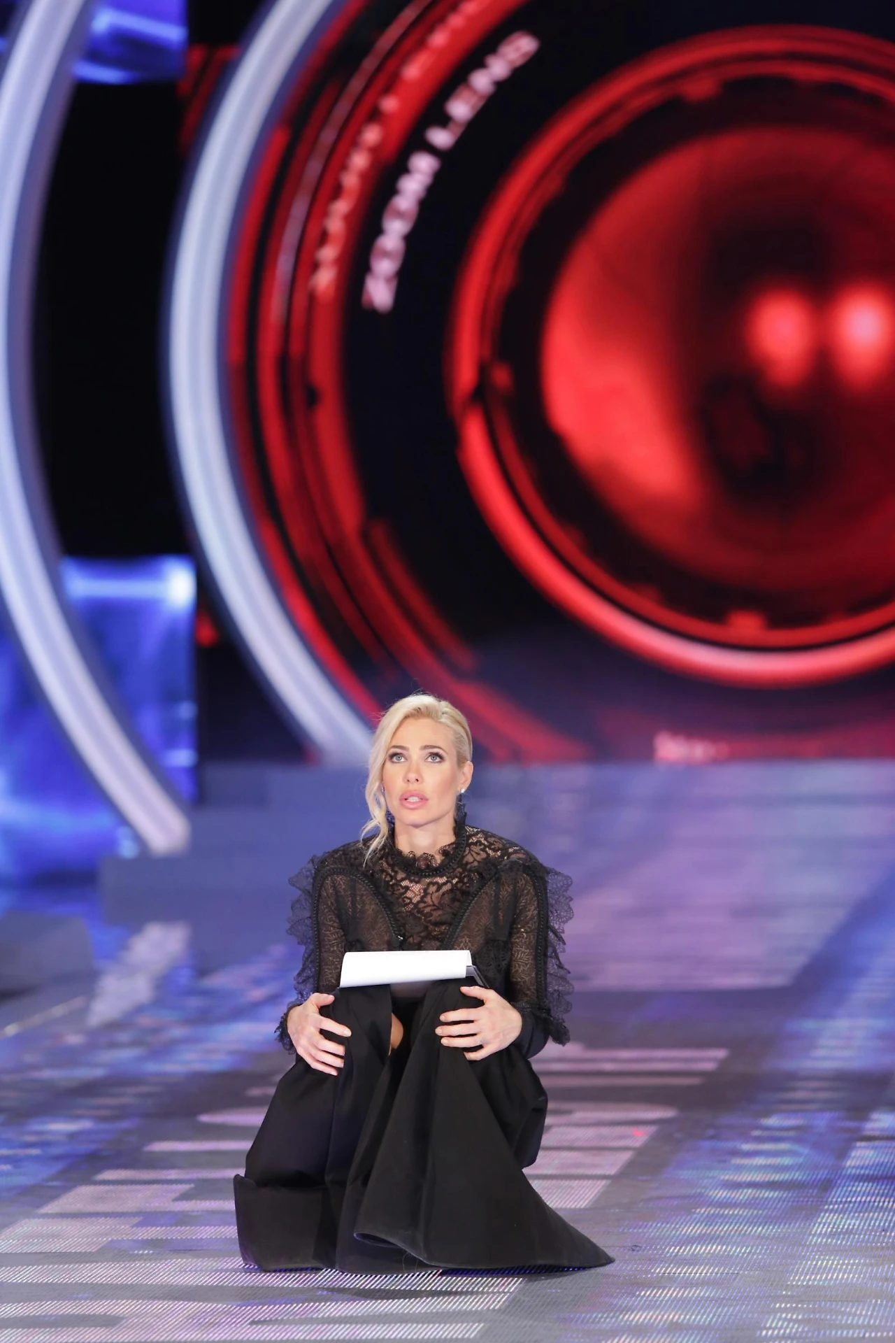 Ilary Blasi, la botta "a casa sua": "Una scelta dolorosa", i giorni che le hanno cambiato la vita