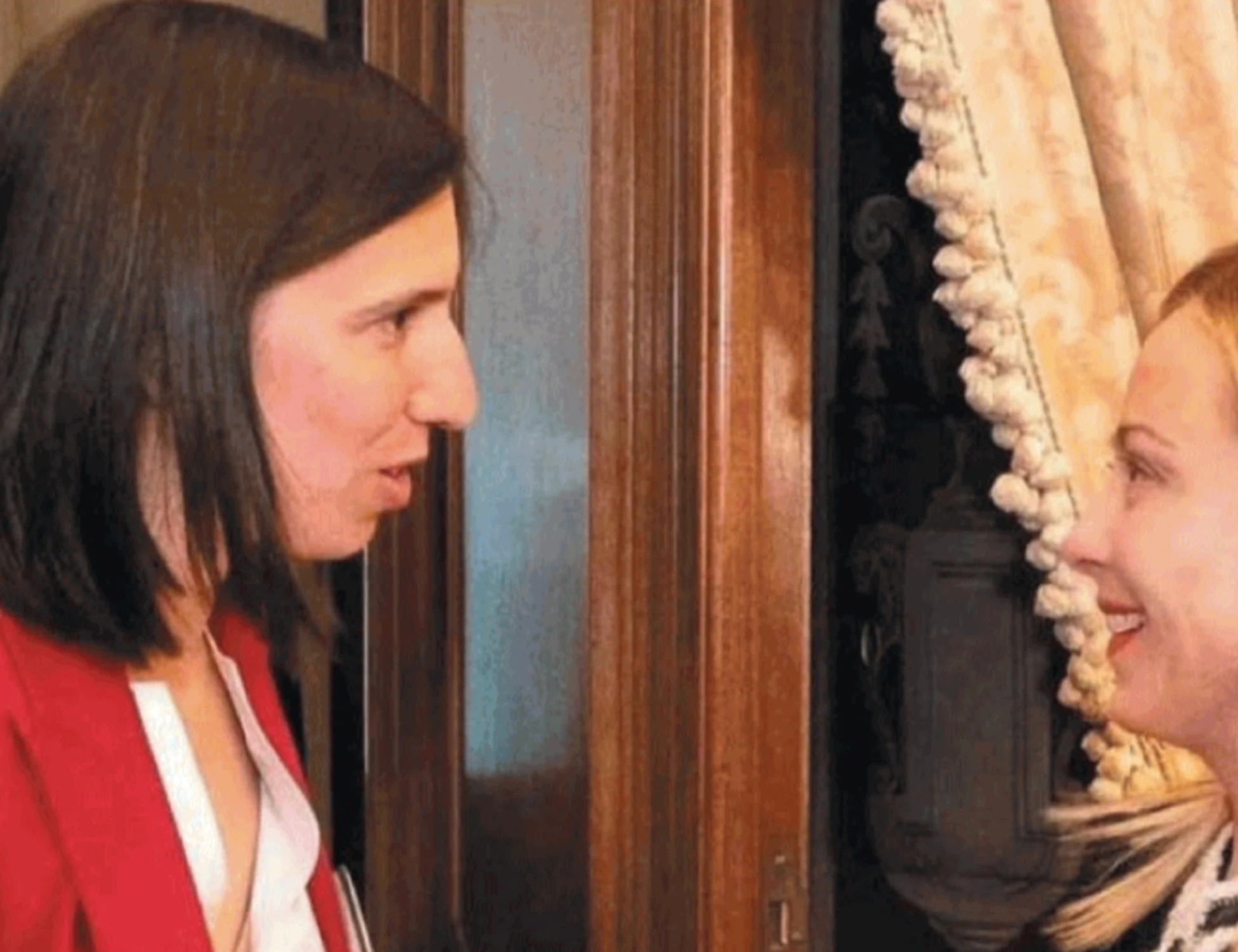 Elly Schlein, non rimane che farsi lo spot con Meloni