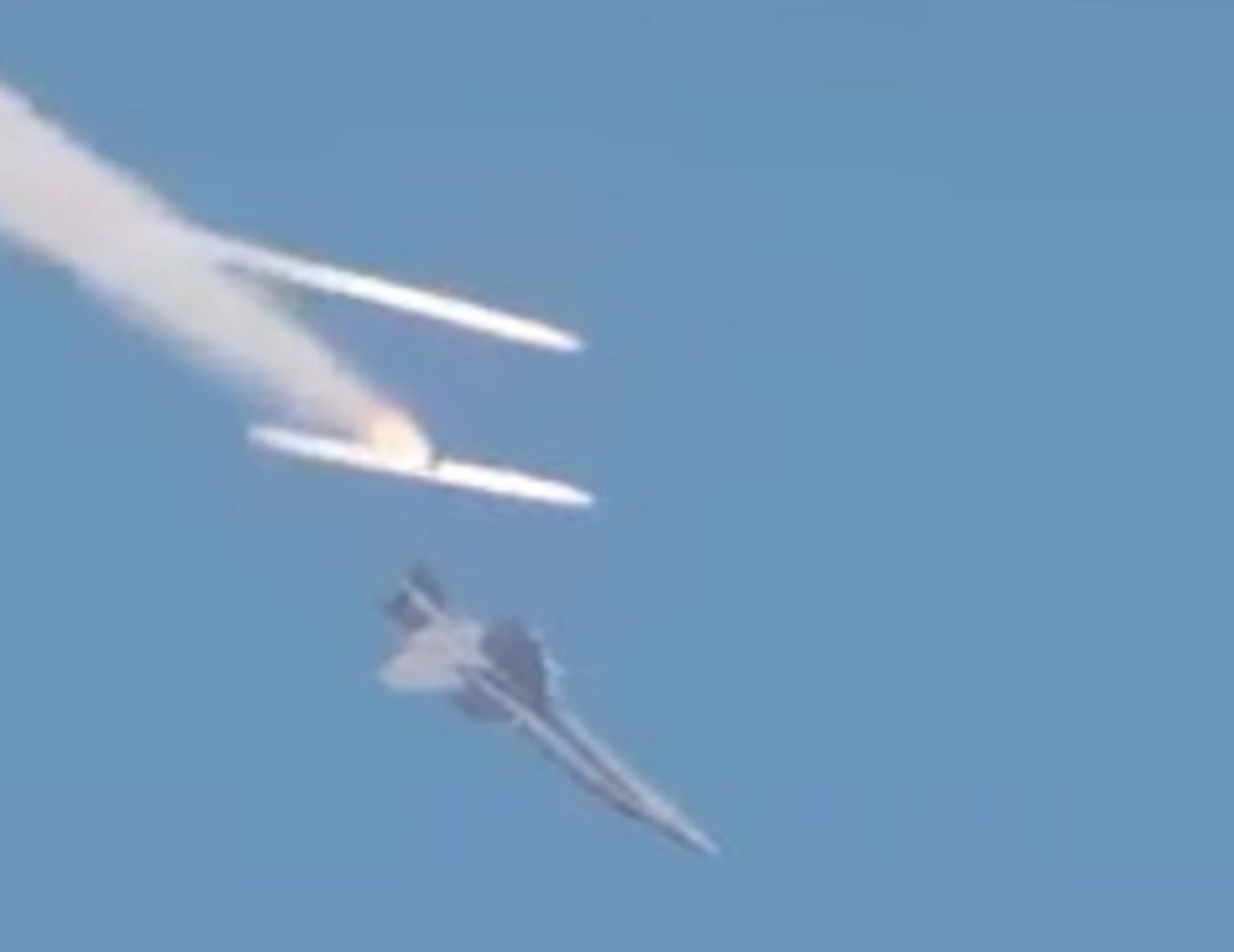 Iran, gli Usa recuperano il pilota del caccia abbattuto: una devastante prova di forza